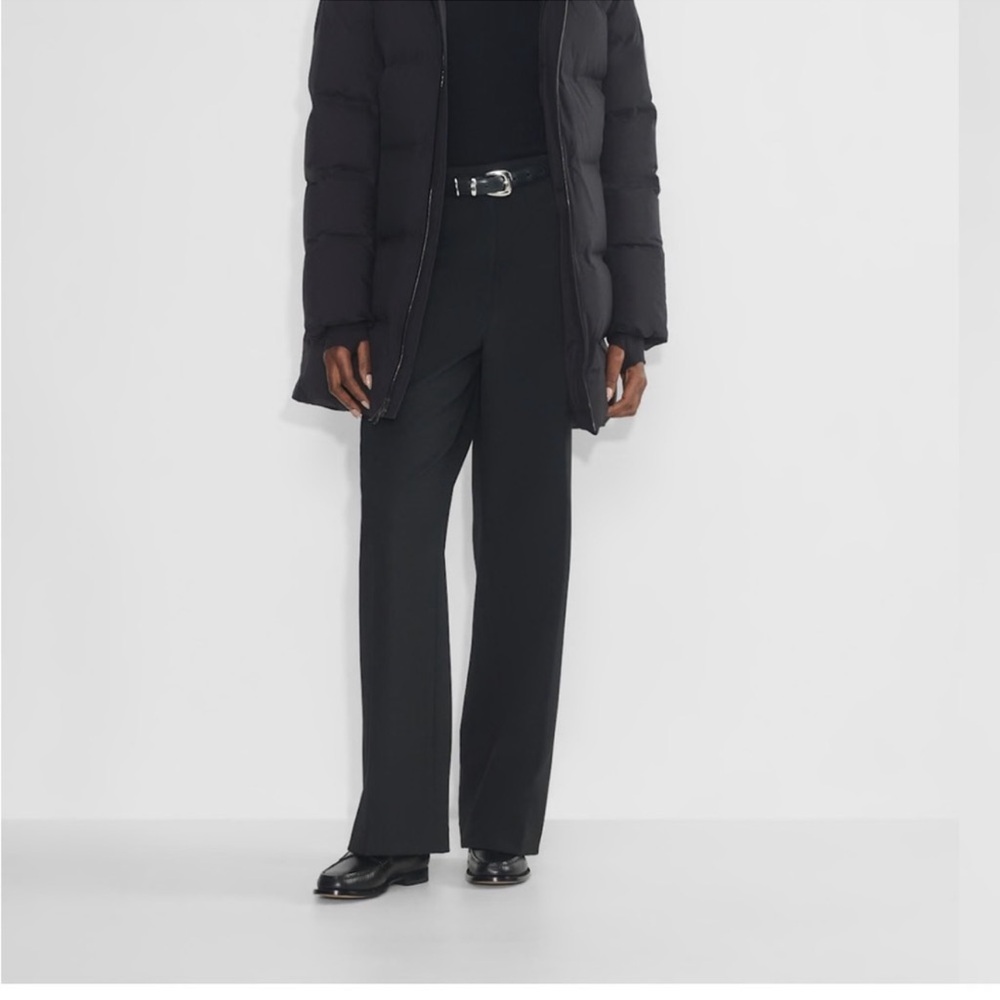 Aritzia Black Hooded Puffer Coat

The Super Puff, Om Mid - Rainstop Size S - Picture 7 of 7